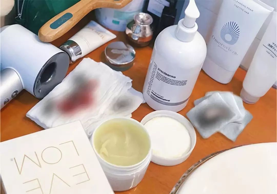 39岁全智贤又凭素颜上热搜？这么多年她怎么就不显老！