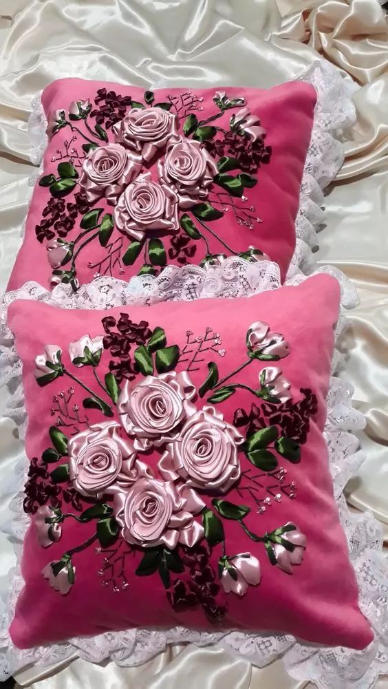 抱枕买个纯色的就够，这样缝几针，要多美有多美！