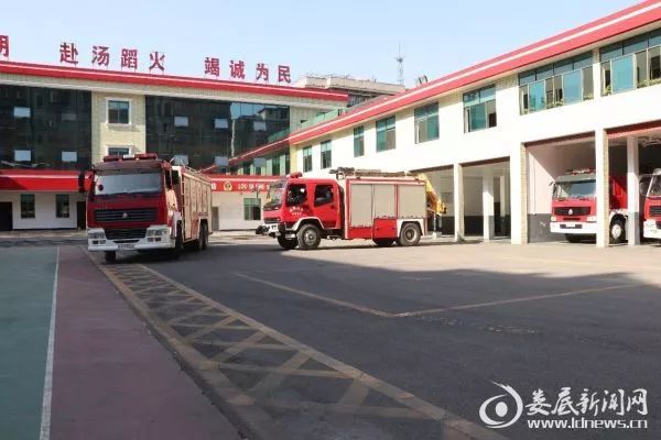 致敬每一位逆行的消防战士,致敬最美逆行者医护人员和消防员