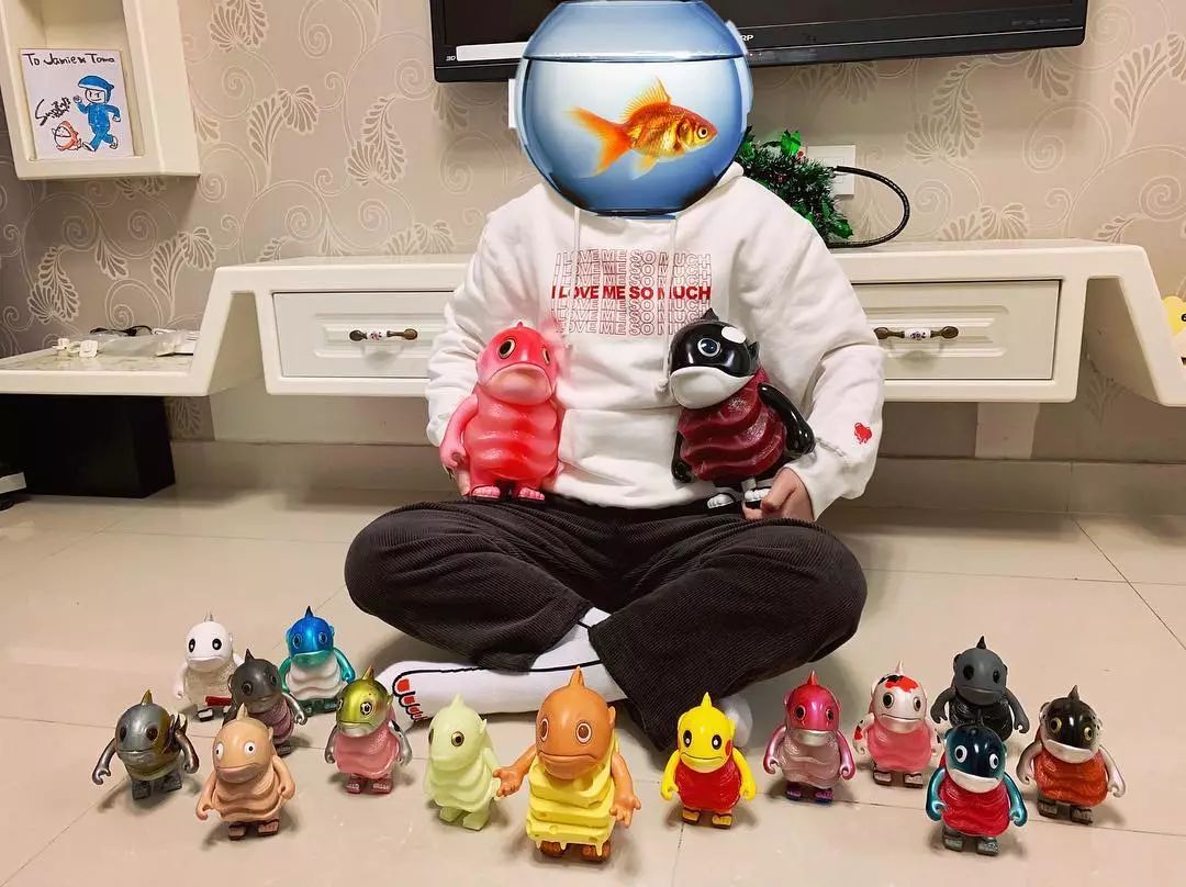 为什么同一款鞋子售价不一样,为什么同一款鞋子有那么多款式