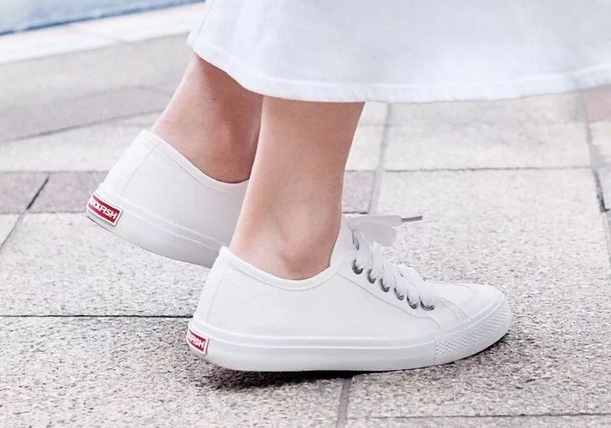 凯特王妃同款帆布鞋,梅根王妃穿什么鞋好看