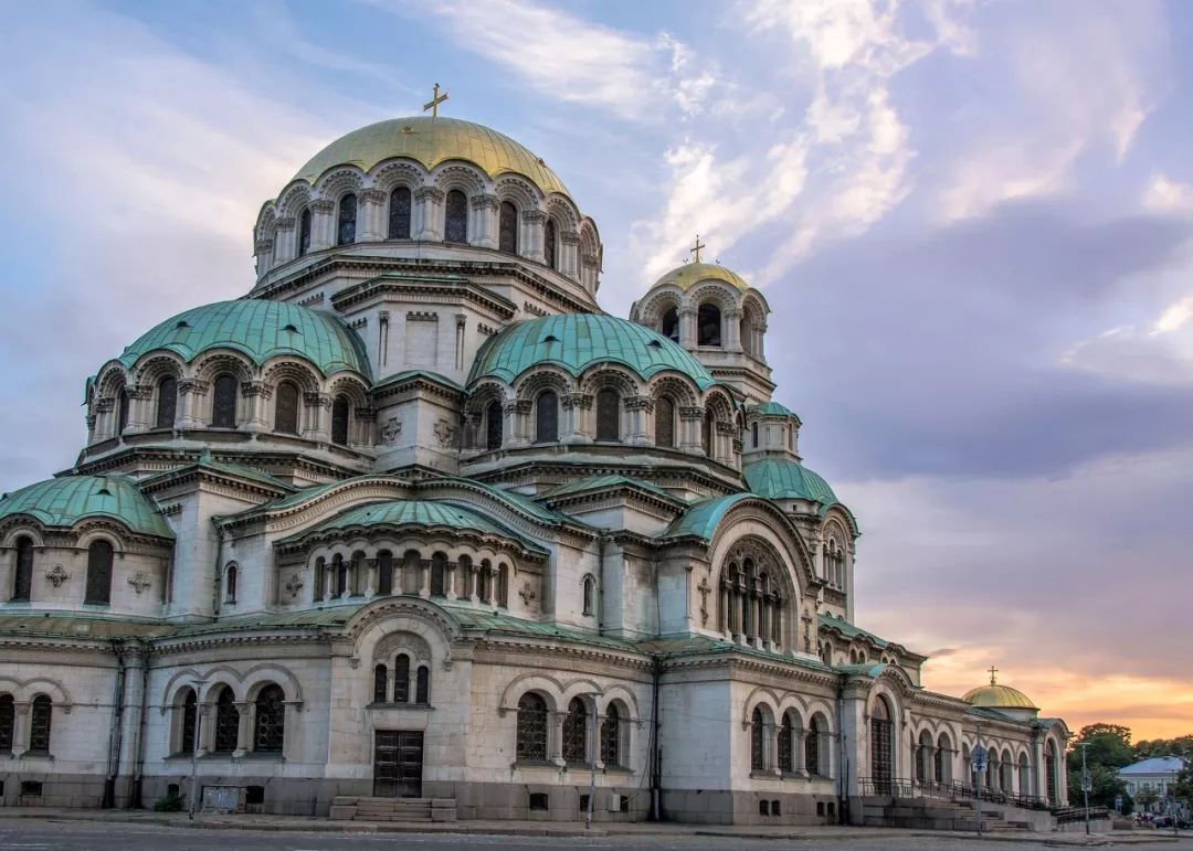 巴黎圣母院是如何被烧毁的,巴黎圣母院失去教堂功能多年