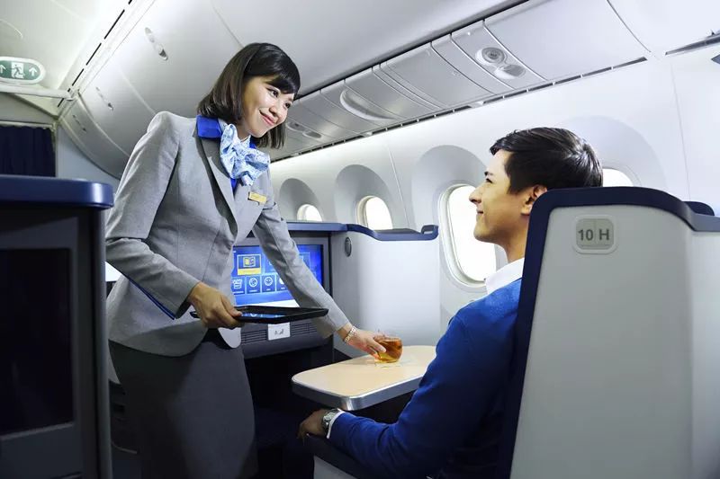 中国外航空姐制服,外航的空姐制服