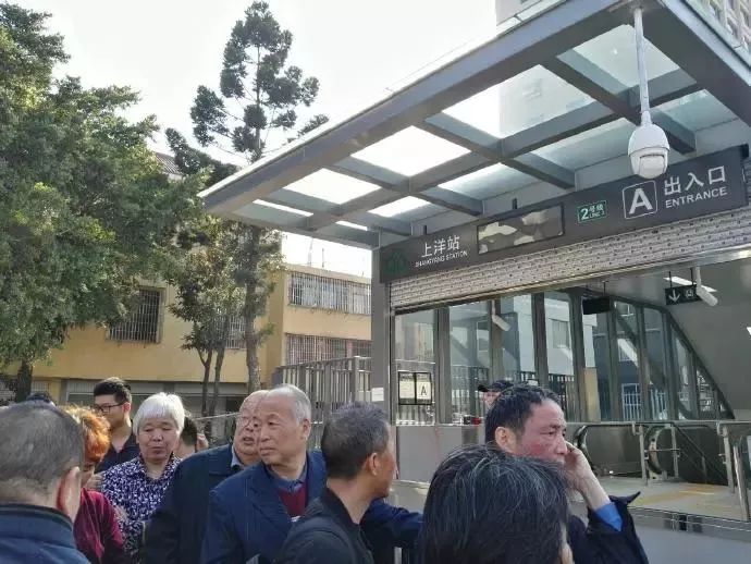 地铁2号线试乘券领取现场超火爆!我们汇总了沿线美景美食!