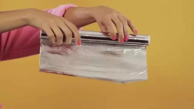 衣服皱巴巴的又没熨斗怎么办,衣服皱巴巴的出新招