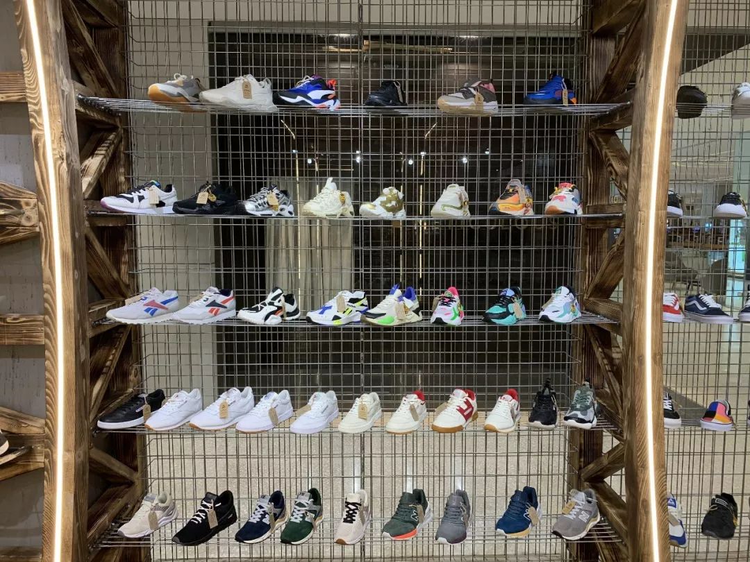 泰国最大球鞋店,泰国曼谷球鞋实体店