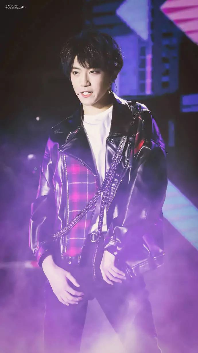 因为偶像变成了最好的自己,偶像应该成为更多人的力量