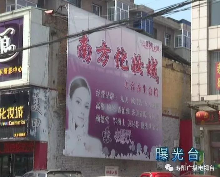 哪条法律规定橱窗不能贴广告,有规定店橱窗上不能贴广告吗