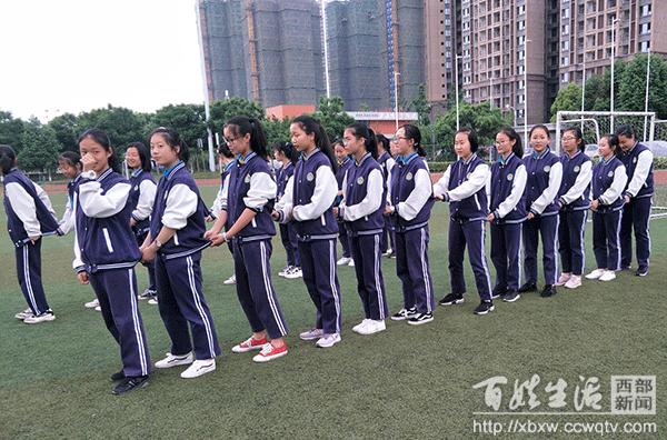 强健其体魄文明其精神,强健其精神野蛮其体魄原话