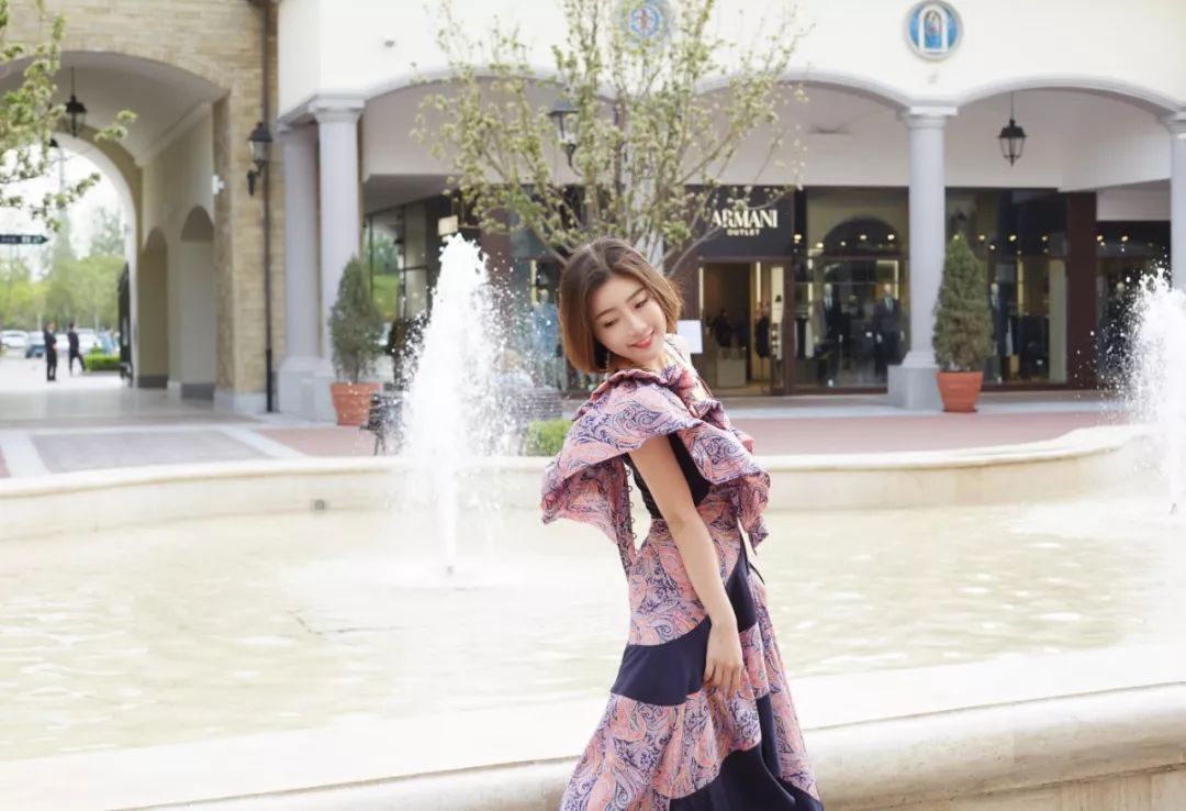 怎么穿让人看起来很贵,怎样穿看起来既普通又好看