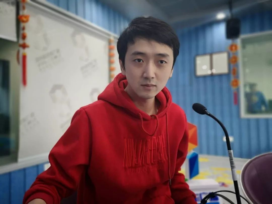 fm91.8直播主持人,fm91.8所有主持人照片