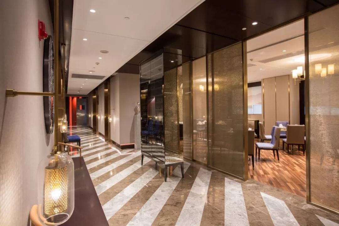 在重庆之巅，住云端奢居吃米其林大餐，刷新山城奢华新高度！