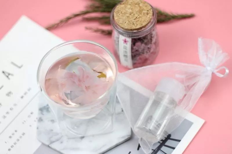 盲测14天揭密|年轻肌特训营收关，那瓶好评如潮的精华水究竟是谁？