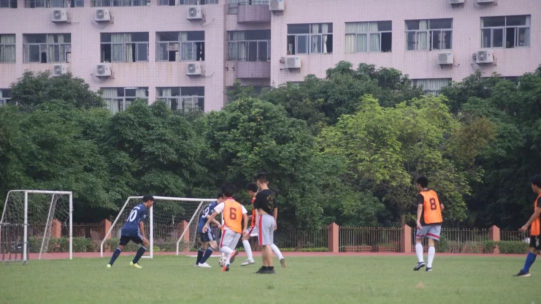 【活力邓中】夕阳西下，绿茵球场赛青春——记高一（6）班足球赛