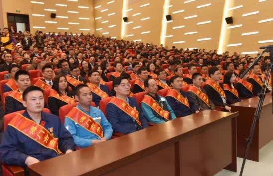 开展万人劳动竞赛实施蓝领成长计划海门市20万产业工人当好高质量发展主力军