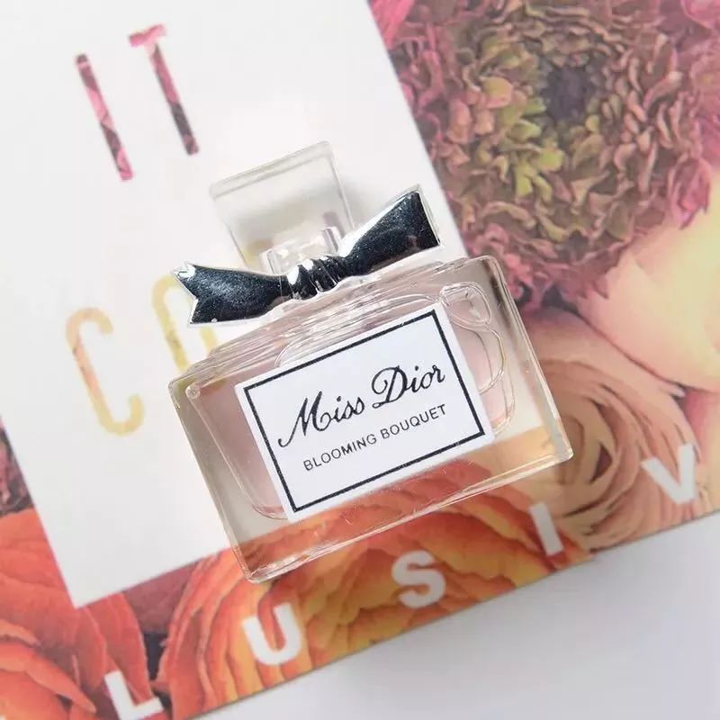 dior小粉瓶香水,dior香水好看的瓶子