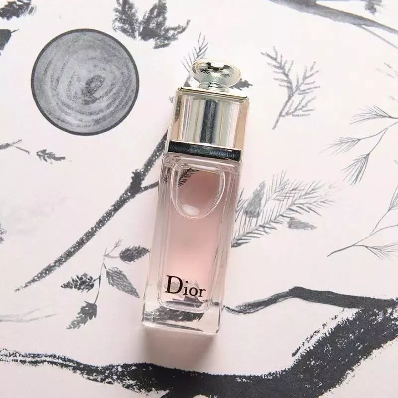dior小粉瓶香水,dior香水好看的瓶子