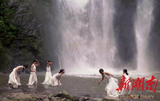 撩开神秘的面纱,撩开圣湖神秘的面纱