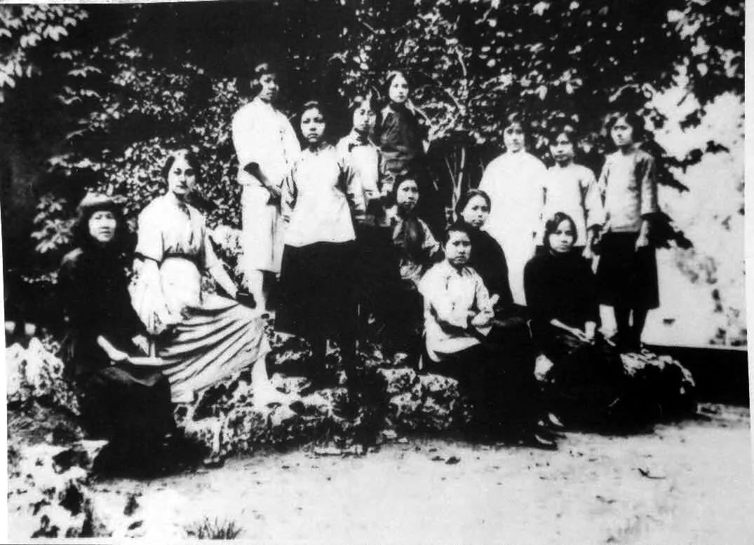 100年前的中国青年在干嘛,100年前的青年在干什么