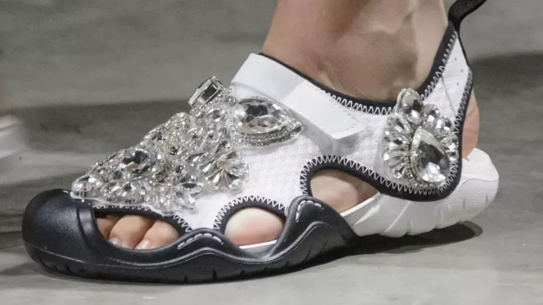 丑出天际系列,丑出天际的豆豆鞋