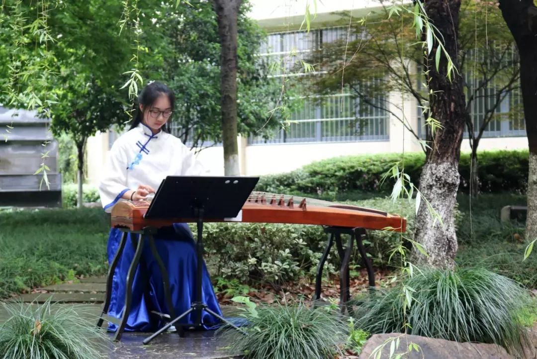 快乐体验快乐成长,快乐体验成长绘画二年级