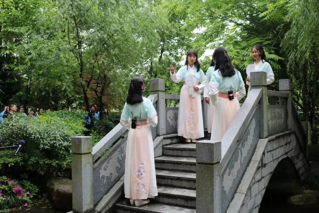 快乐体验快乐成长,快乐体验成长绘画二年级