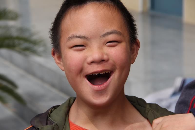 特殊儿童公益爱心捐赠,传递爱心凡人善举