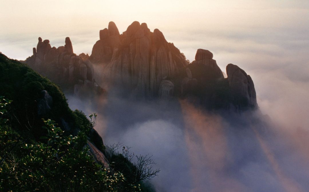 有海上天湖佛国仙都之美誉的城市,游玩一座神奇山