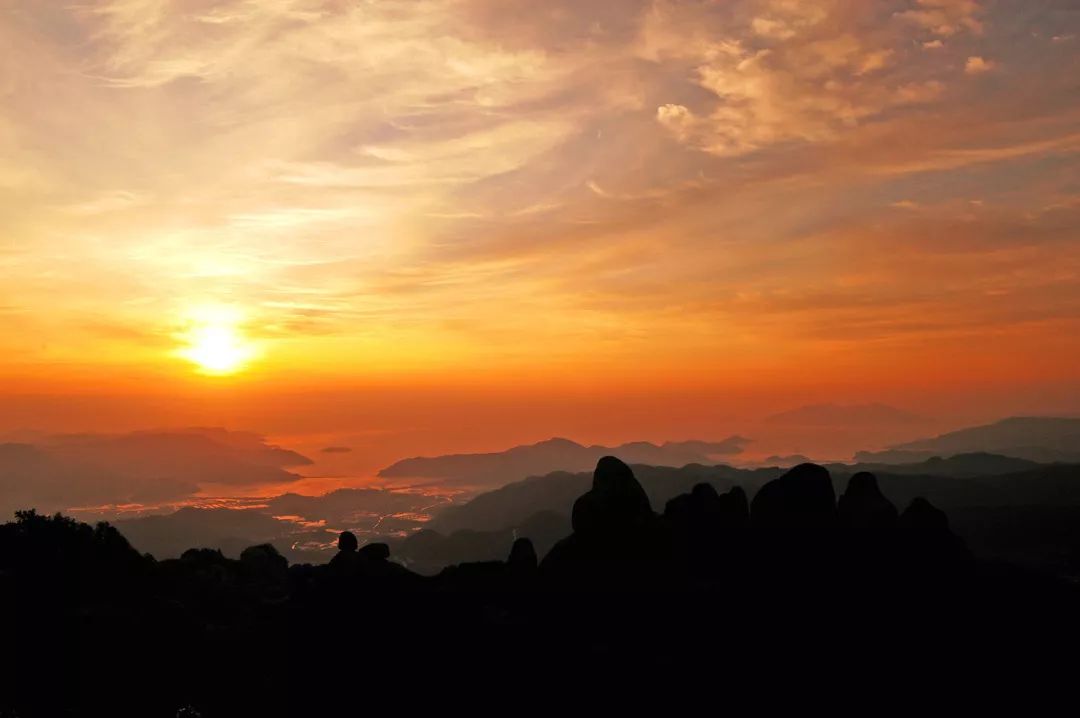 有海上天湖佛国仙都之美誉的城市,游玩一座神奇山