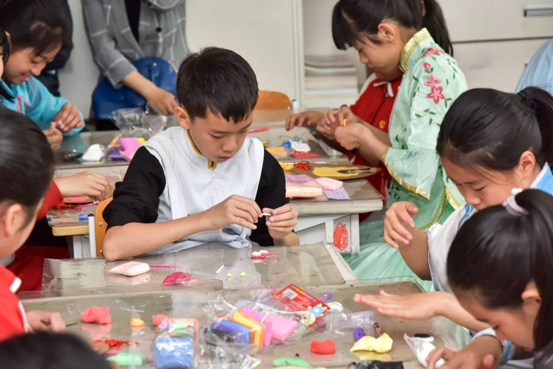 小而精致的校门,小而精校园