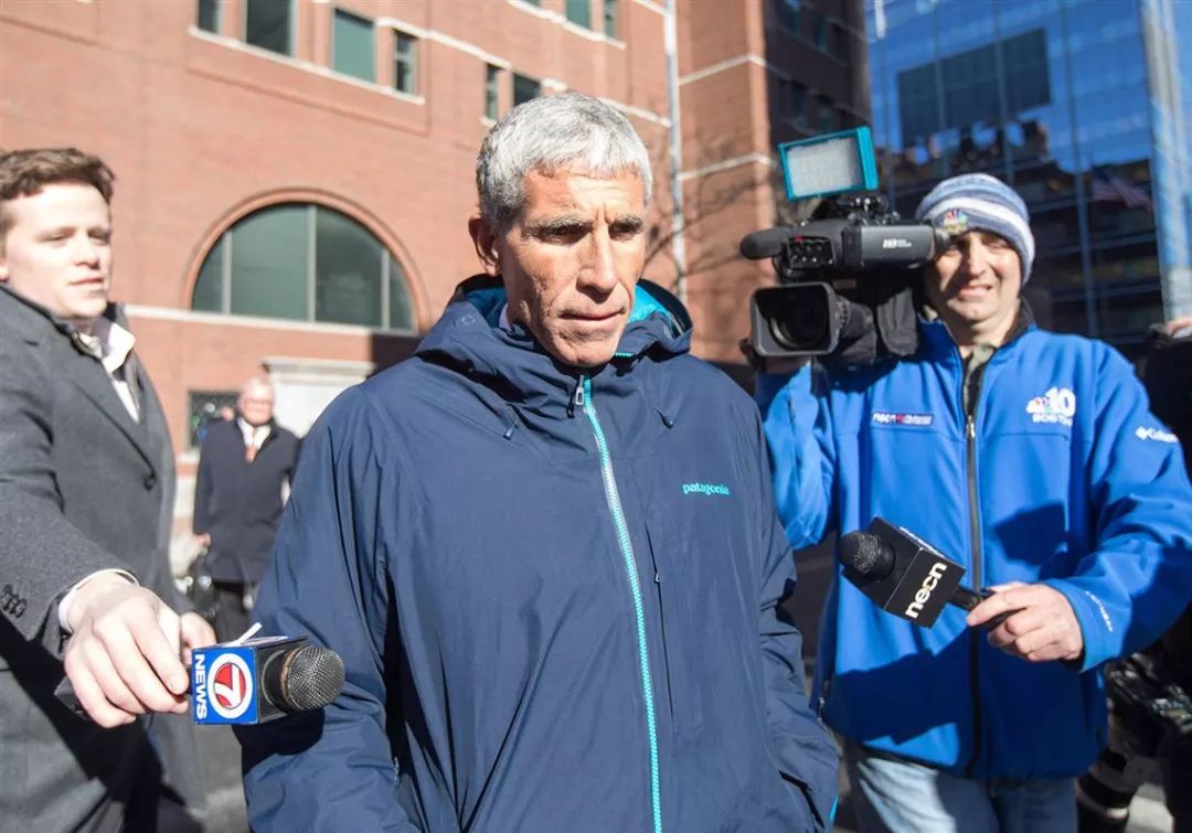 那个花808万买进耶鲁的21岁中国女孩，父亲竟是逃亡美国的通缉犯？？！