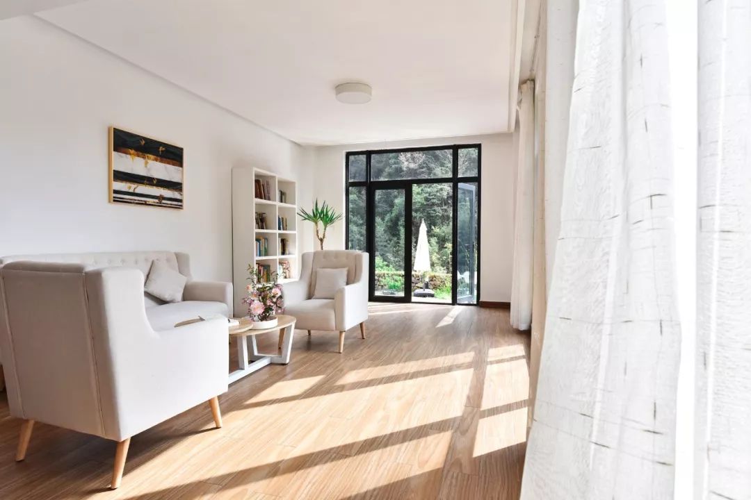 不必去芬兰了，杭州高铁1h就藏着一万颗星星的玻璃屋，过2天山野生活正好！