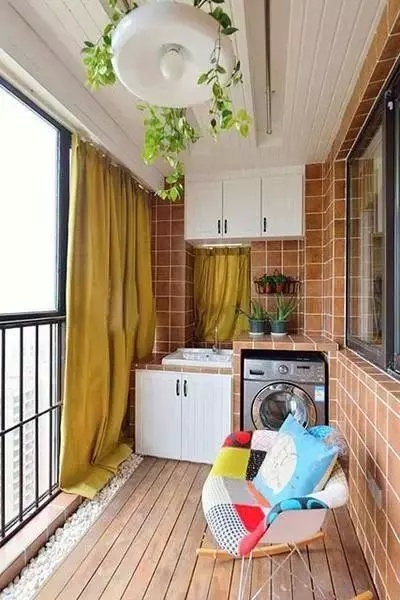 阳台晒衣服顺序,阳台上晒衣服的顺序有什么讲究吗