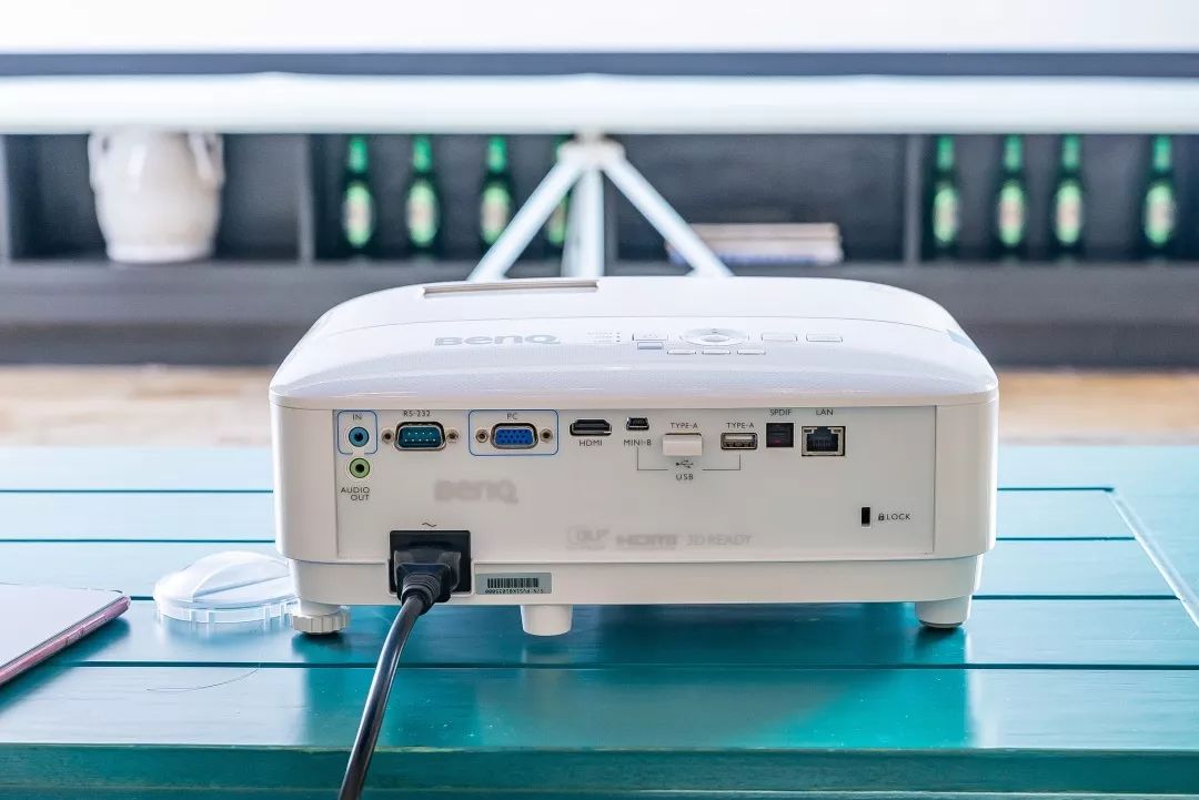 预告：明基新款智能家用色准投影仪，AI智能语音加持，在家打造专业影院在线学习娱乐中心