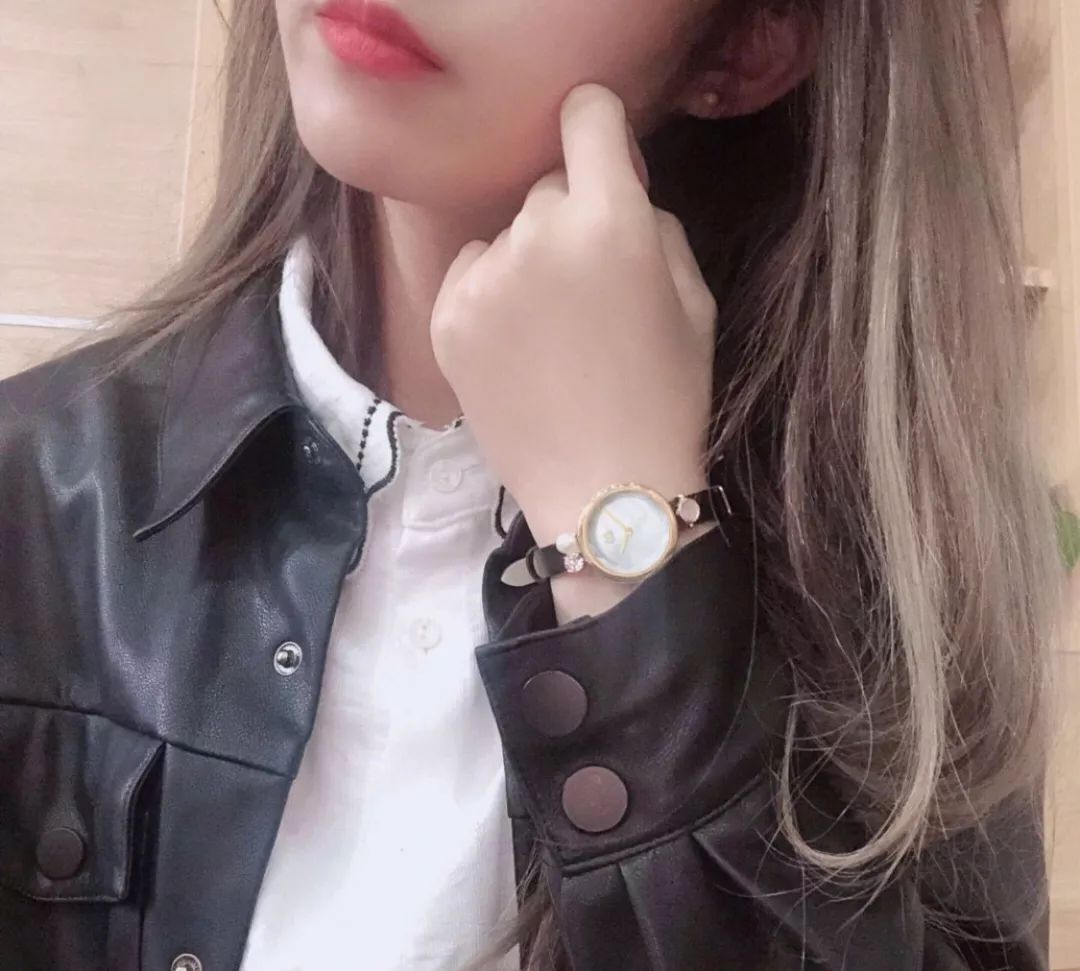 优雅的女人戴名表,名表和包包档次对比