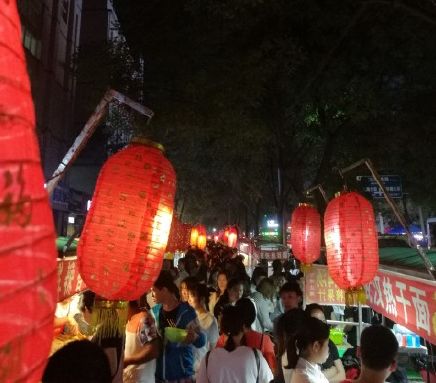 鲜城探店|夏季来临，庄里最火爆的人气夜市约起来！五大美食街一网打尽！人均不到50元吃个遍！