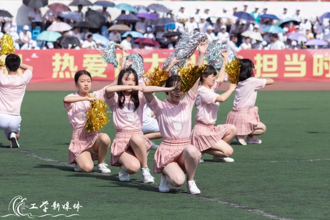 鍝堝皵婊ㄥ笀鑼冨ぇ瀛﹁繍鍔ㄤ細鍏堝濂崇,鍏堝濂崇