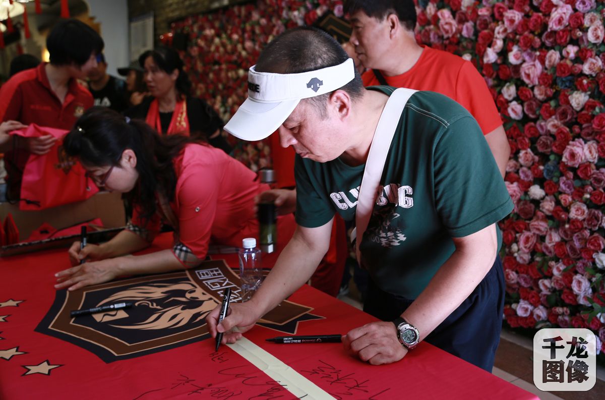 期待玫瑰再绽放｜北控凤凰足球俱乐部为出征2019女足世界杯队员壮行