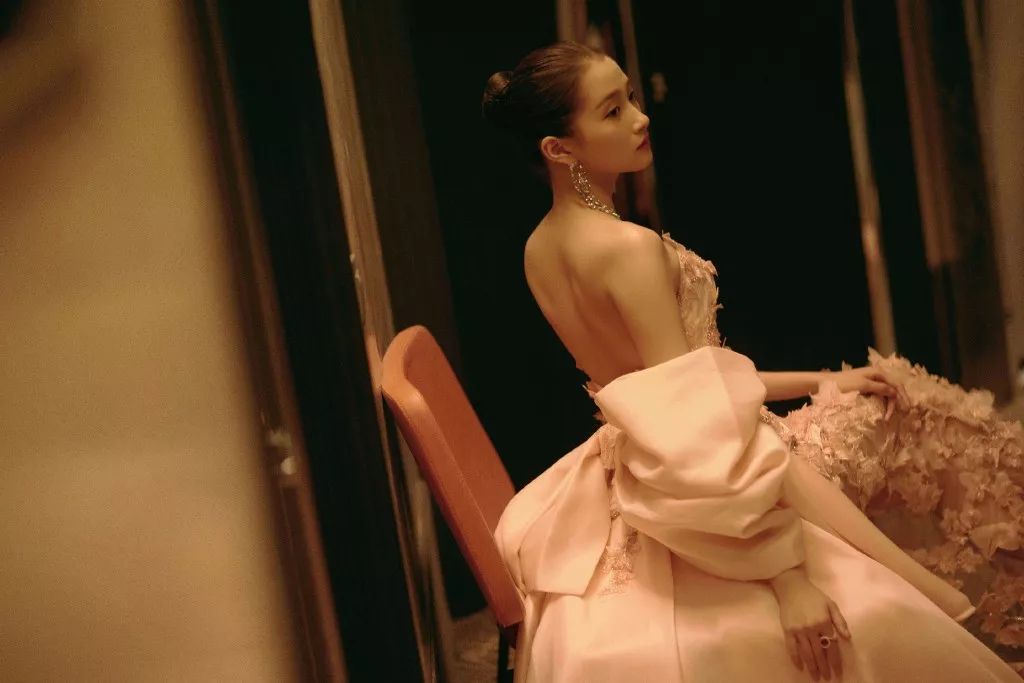 戛纳朱一龙入选作品,戛纳朱一龙白西装