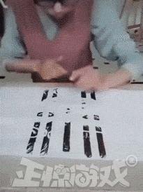 正惊GIF囧图：史上最硬核的学霸，女装大佬是怎么坐地铁的？