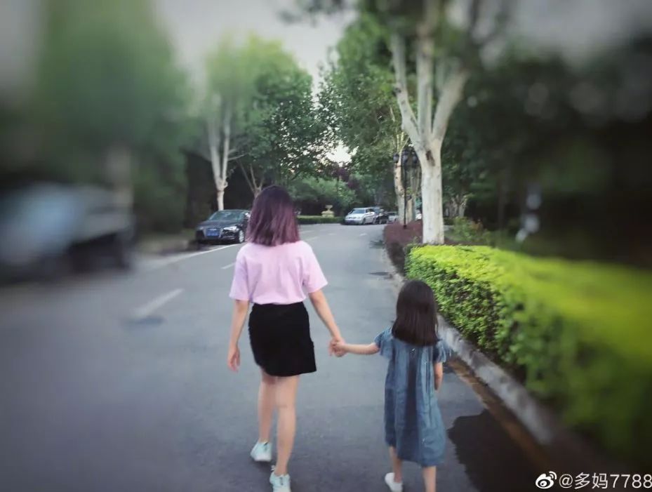 黄磊女儿13岁被骂上热搜,黄磊对女儿的评价