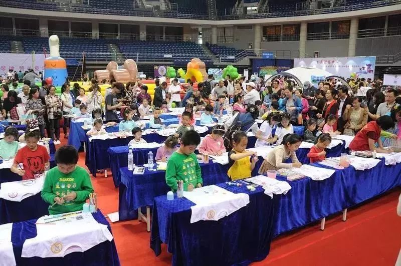 边吃边玩边学习,边吃边玩边走边学