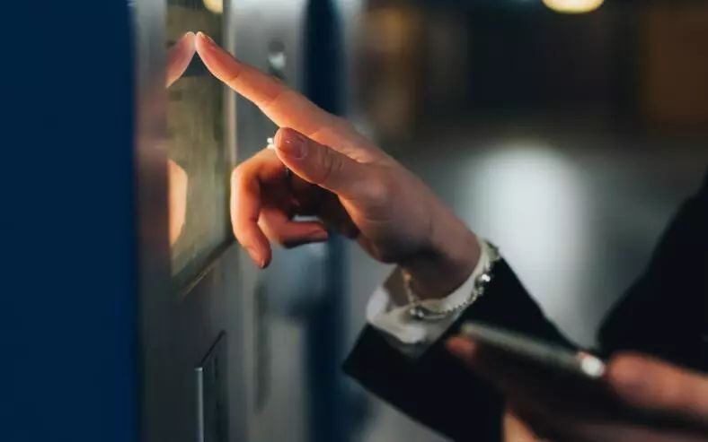 不合法！看电影买3D眼睛属“霸王条款”！网友：早该纠正