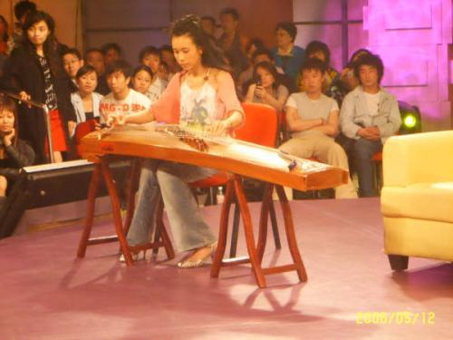 身材绝世，嫁给初恋，不再办大型巡演，48岁莫文蔚活得有多任性？