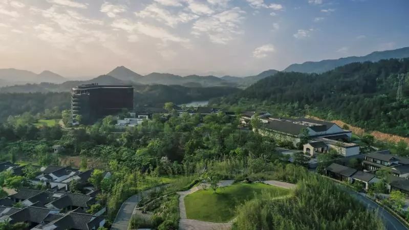 这家极具叛逆精神的悦榕庄，居然把媲美巴厘岛的美景搬到了安吉，开业一周年特惠【浙里好玩】