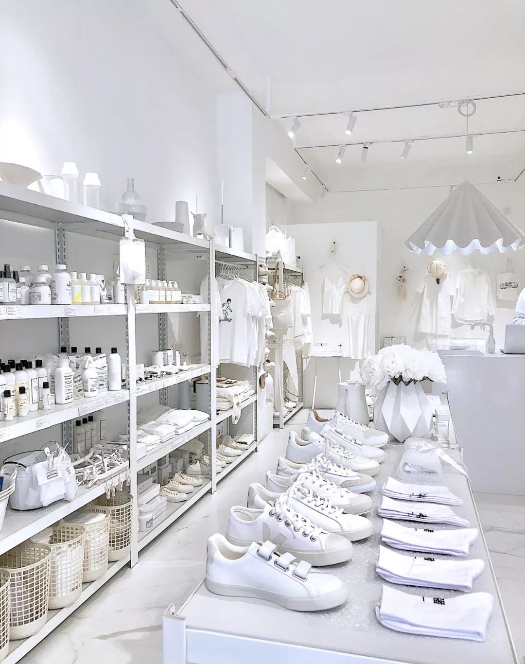 你为什么会买白色鞋？│《每周冷门球鞋大赏》