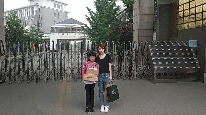 意外收到小朋友的礼物,小朋友收到神秘礼物