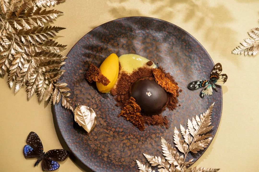 回看五月时髦事宇舶再度携手JINGART