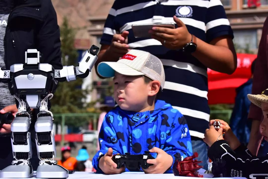 肃南：萌娃当掌柜科技嘉年华