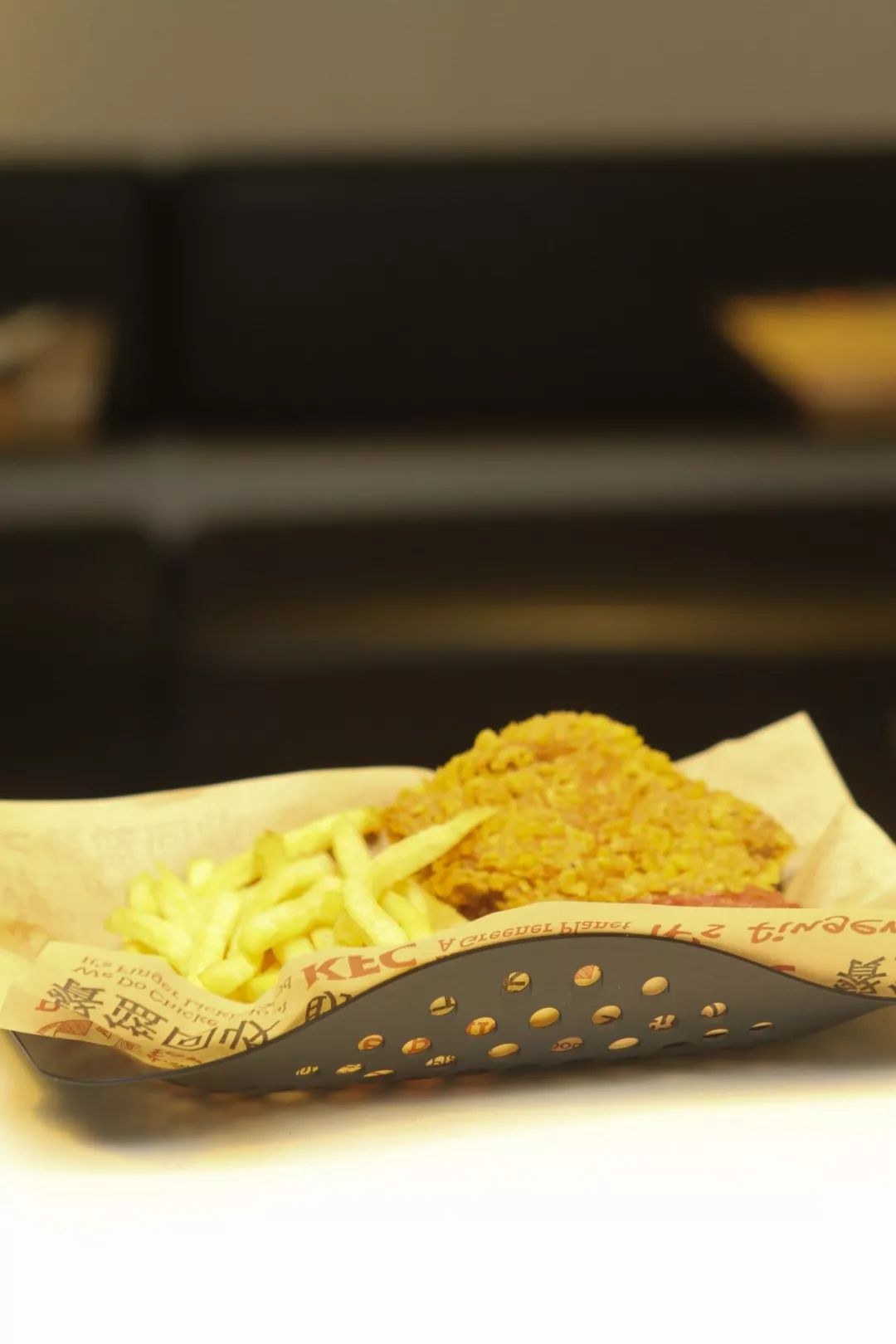 在西湖边种下一片“草原”！杭州这家肯德基“绿”了！种草指南在这里